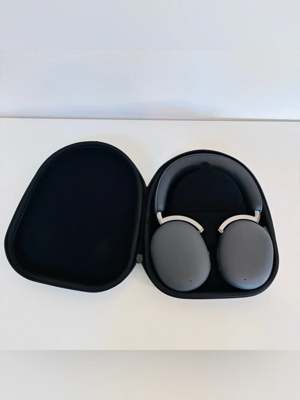 New Limited Edition Google GID8 Headphones – Bluetooth & Noise Cancellation